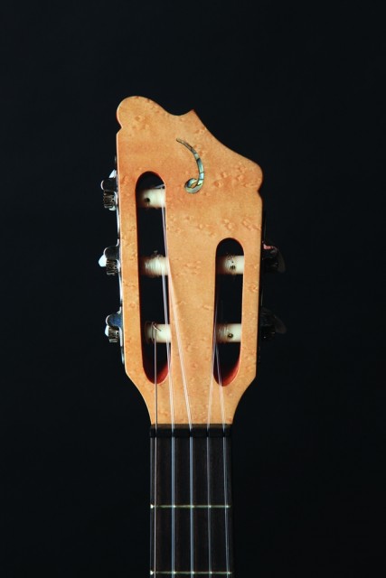 Delgado“Guitarra de Golpe”上的鸟瞰枫木琴头镶嵌