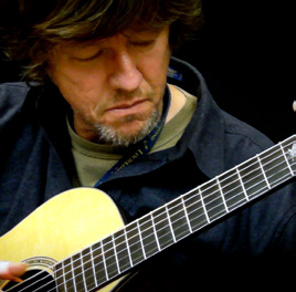 [AG杂志]指弹大师Steve Baughman将经典赞歌改编为吉他独奏  AG300
