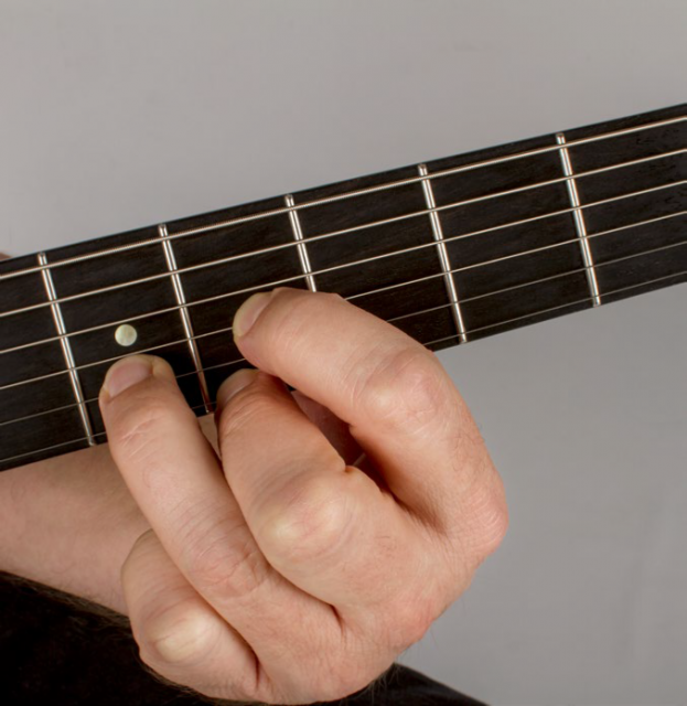 [AG教程]拓展泛音表现：基础D和弦手型上移两个品位 AG302 – Acoustic Guitar 原声吉他杂志官方主页